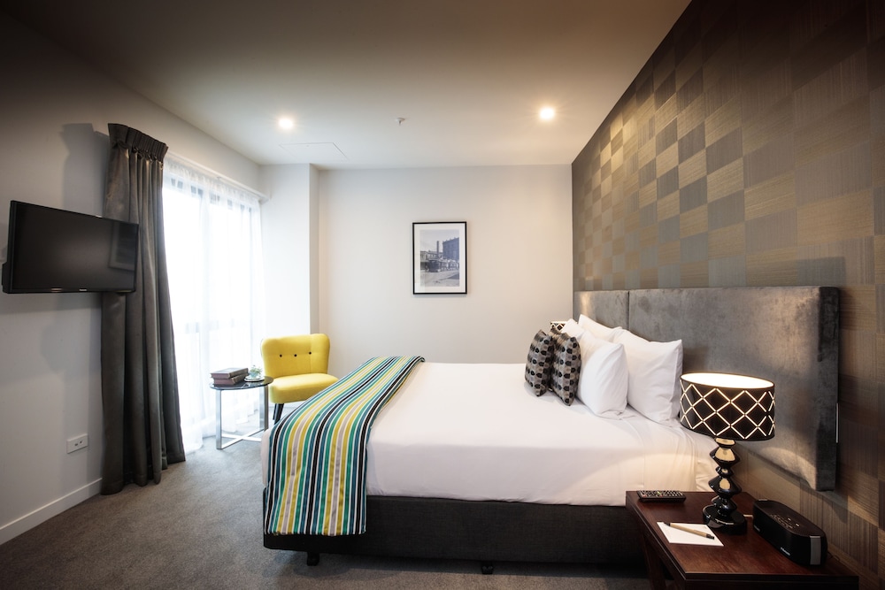 Deluxe King Room - Photo 2