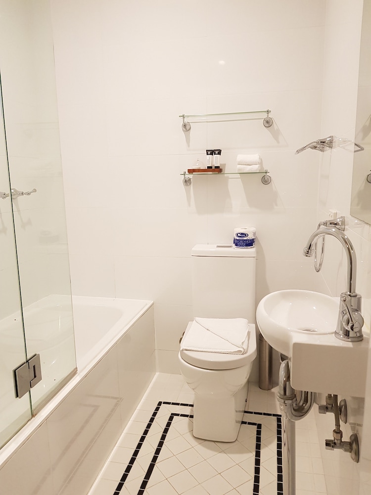 Standard Plus Room thumbnail 6