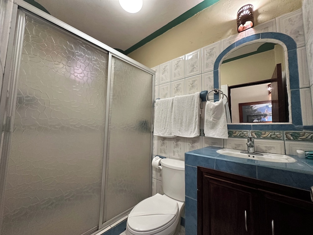 Classic Triple Room - Photo 11