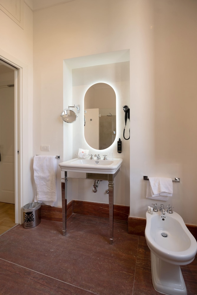 Deluxe Suite, Courtyard View photo 2