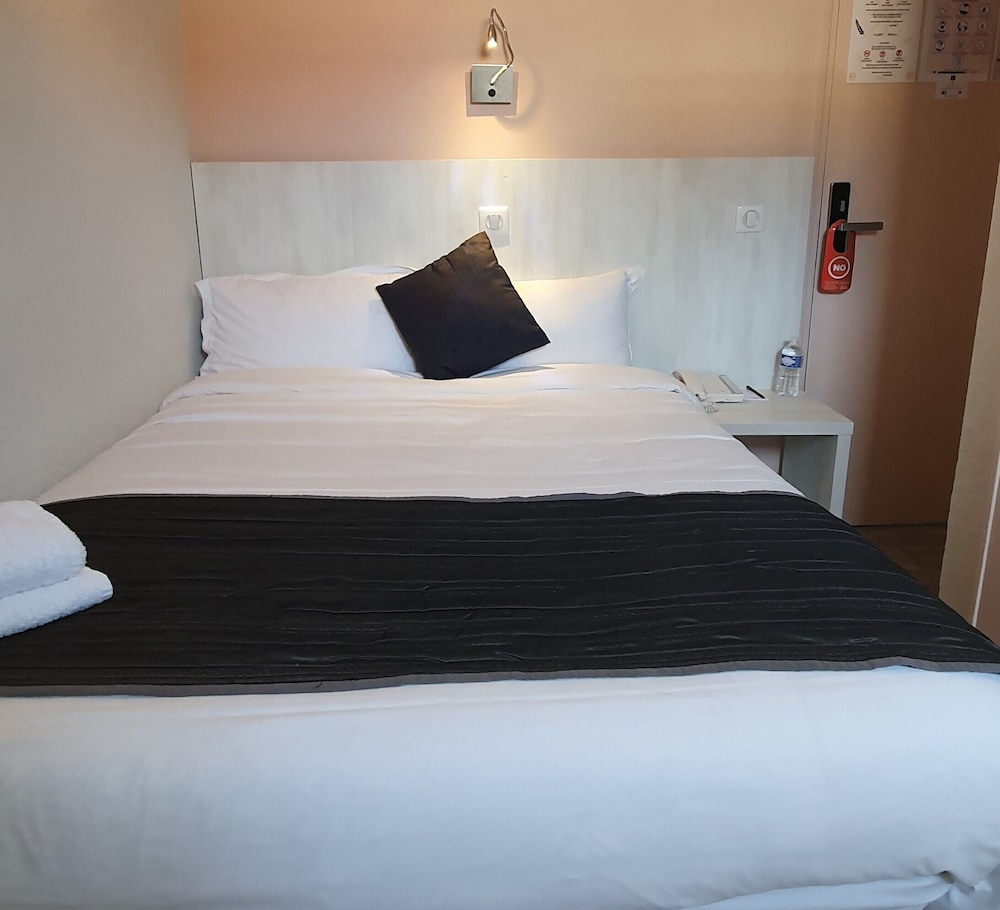 Basic Double Room Single Use, 1 Double Bed - Photo 4
