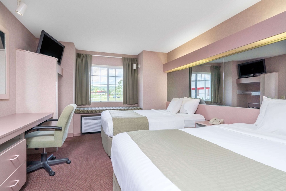 Standard Room, 2 Queen Beds - Photo 1
