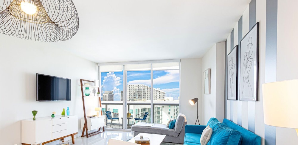 Boutique Apart, 1 King & Sofa Bed, Sauna, River/City Views, Balcony4307