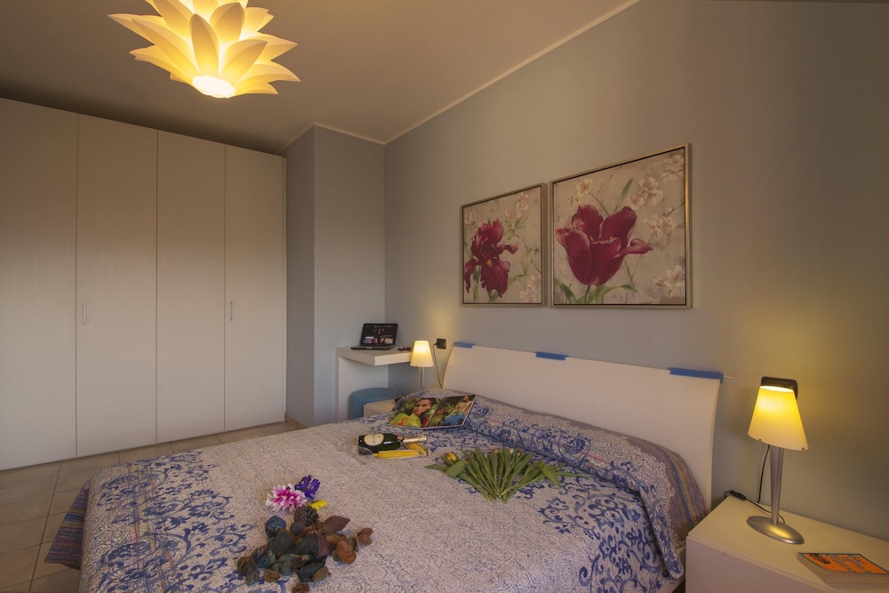 Family Apartment, Multiple Bedrooms, Lakeside (Casa Fiorita Pool and Lake) photo 2