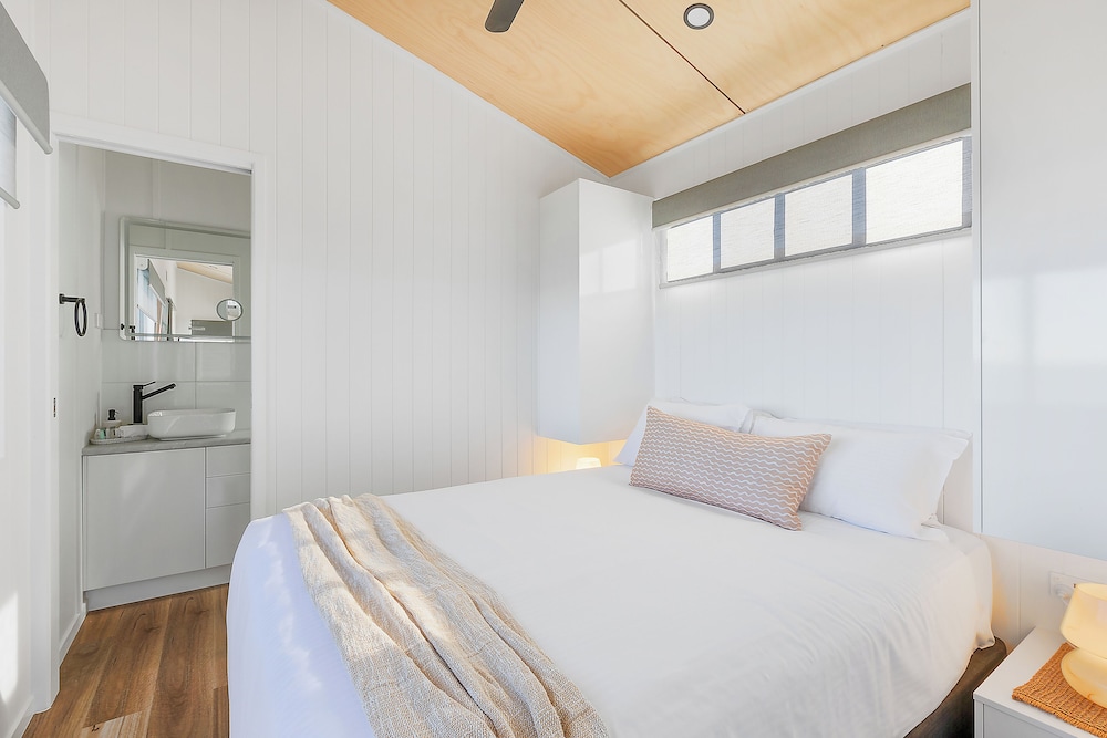 Premium Tiny Home - Sleeps 2 - Dog Friendly photo 1