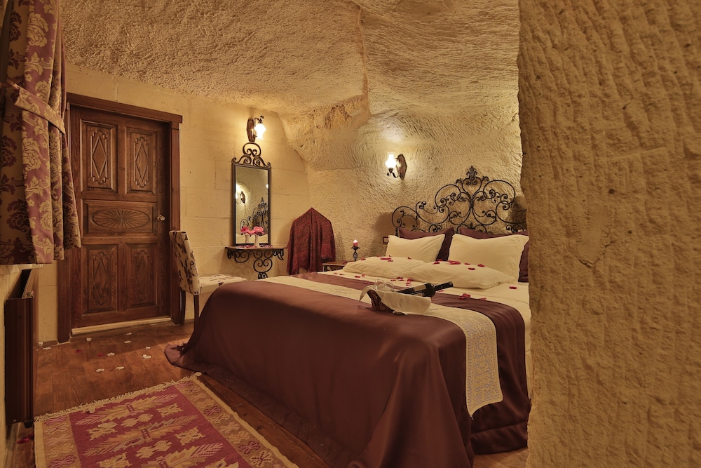 Honeymoon Room - Photo 8