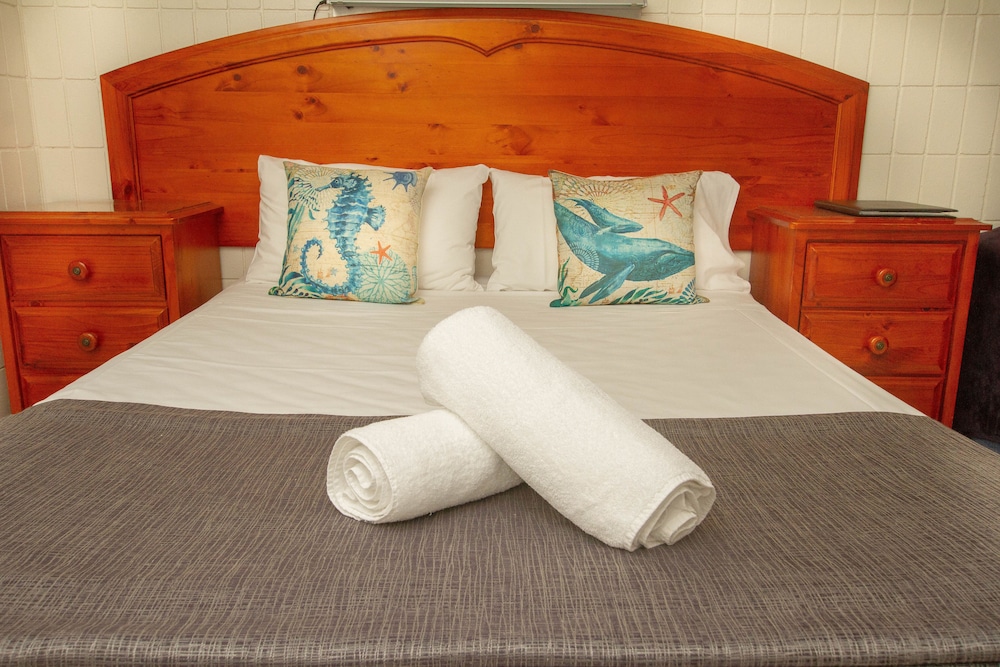 Queen Bed With Sofa photo 3