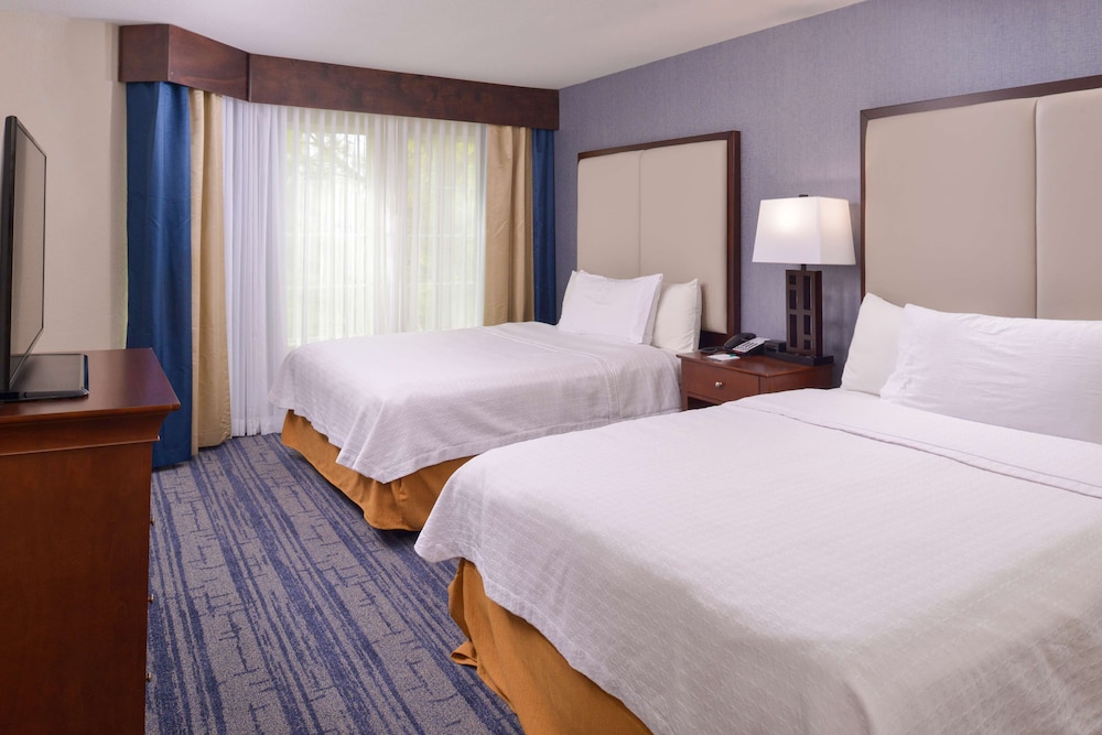 Suite, 2 Queen Beds - Photo 2
