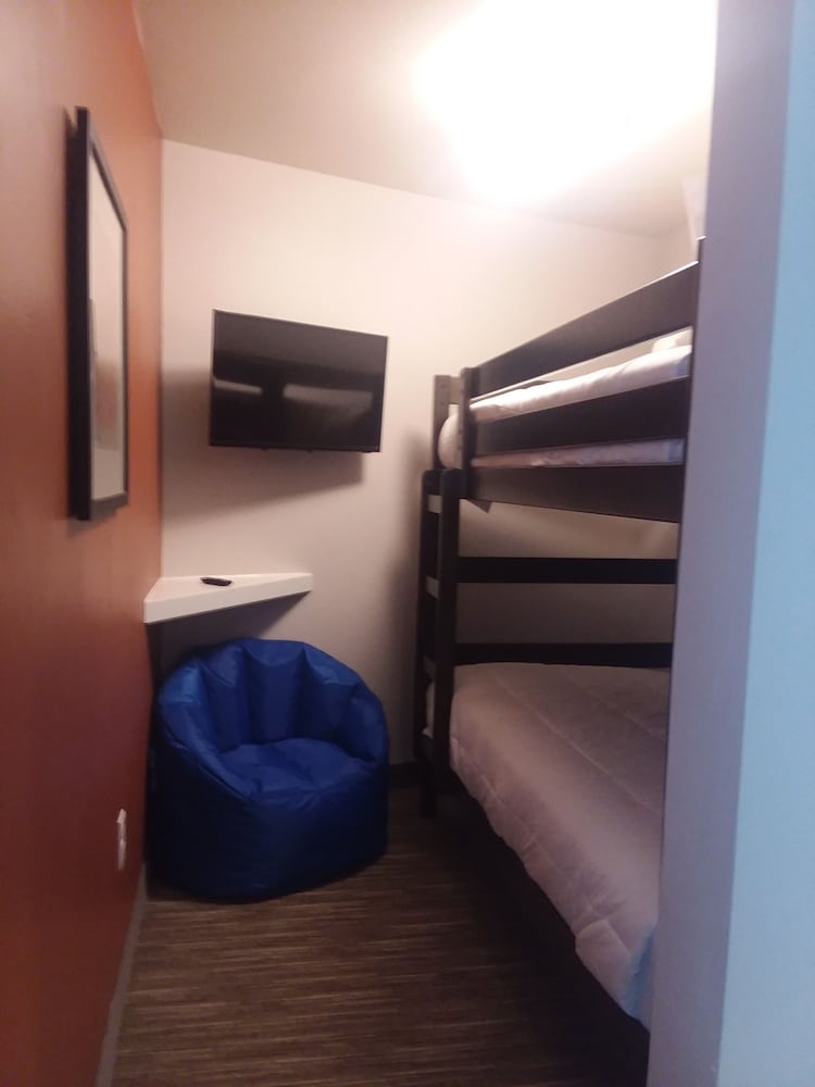 Suite, Multiple Beds photo 3