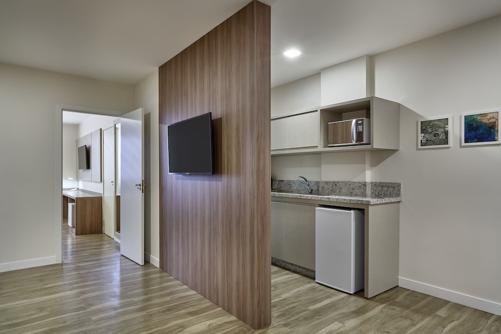 Luxury Studio Suite, 1 King Bed with Sofa bed - Photo 4