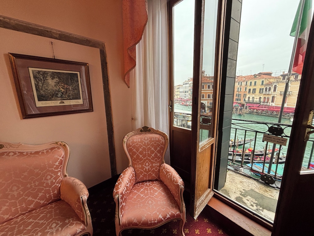 Junior Suite, Balcony (Honeymoon)