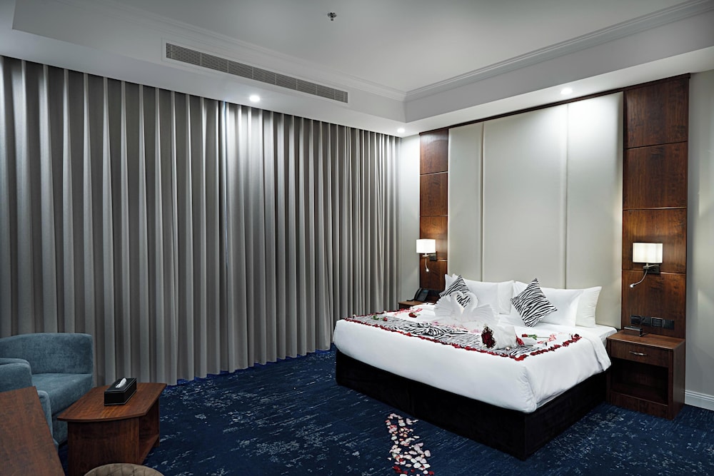 Honeymoon Suite