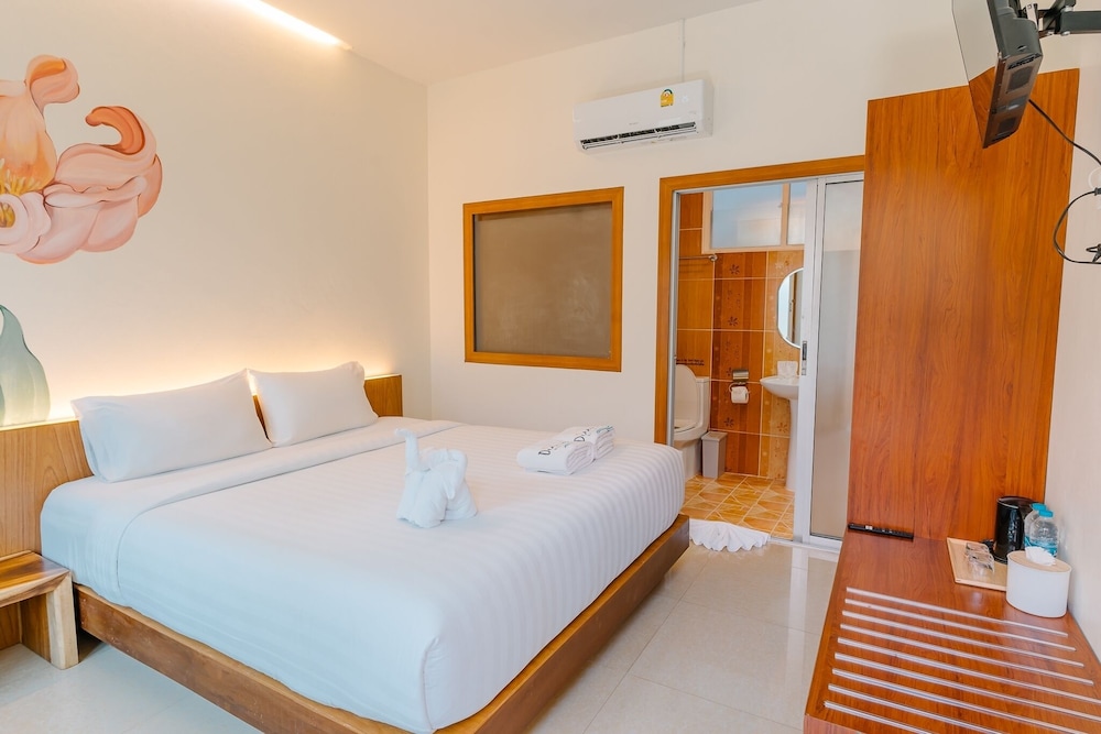 Standard Double Room, 1 King Bed, Non Smoking photo 1