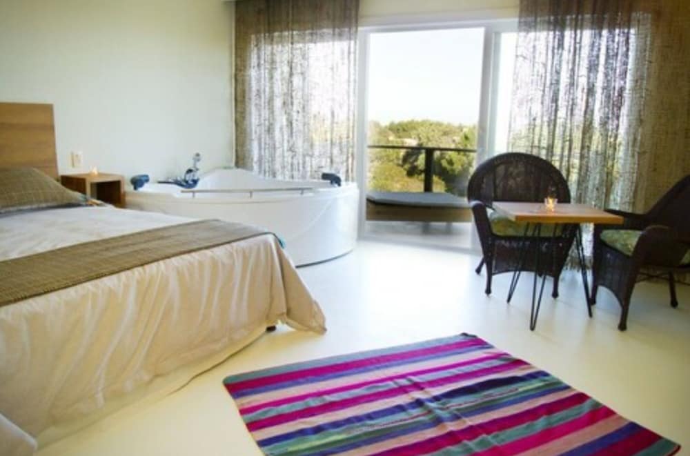 Exclusive Double or Twin Room, Partial Sea View photo 2