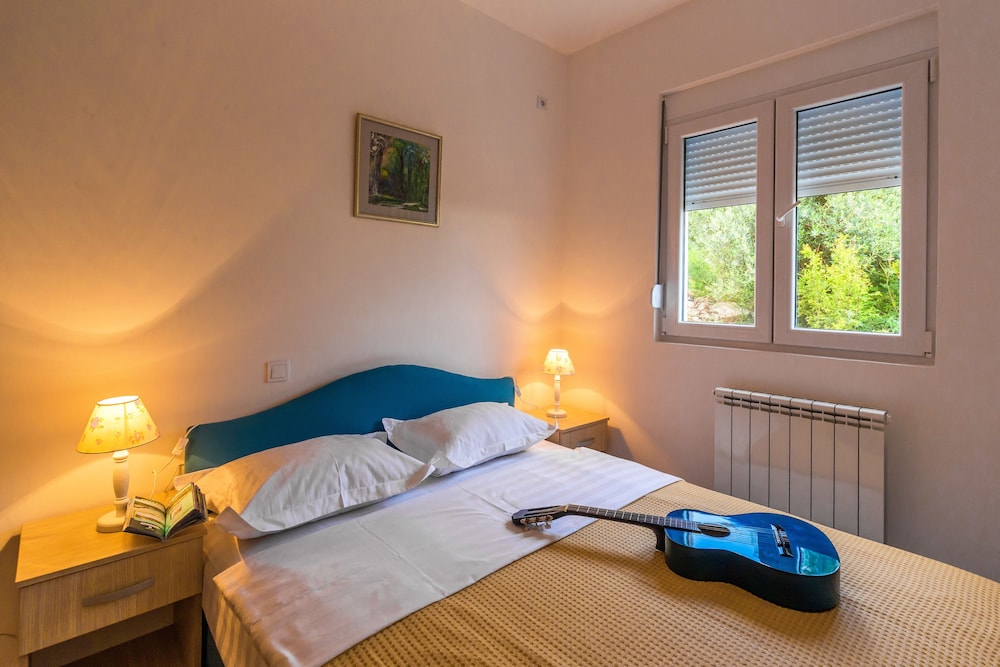 Apartment, 2 Bedrooms, Sea View photo 1