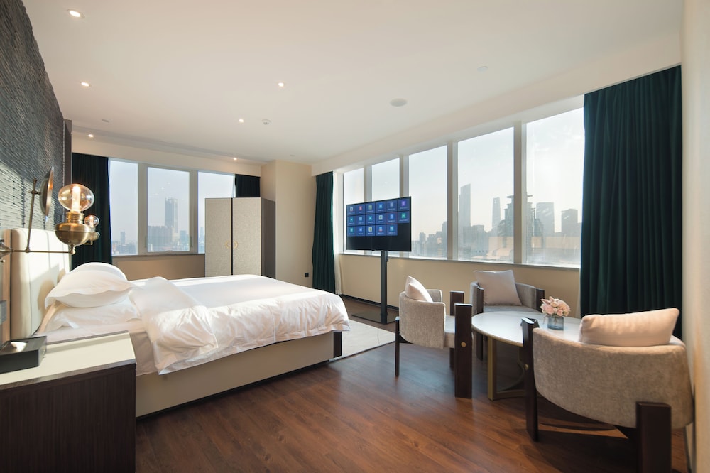 Premier Suite, City View