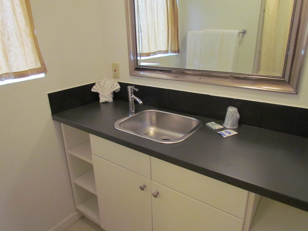Deluxe Room, Non Smoking, Kitchen (Large) photo 2