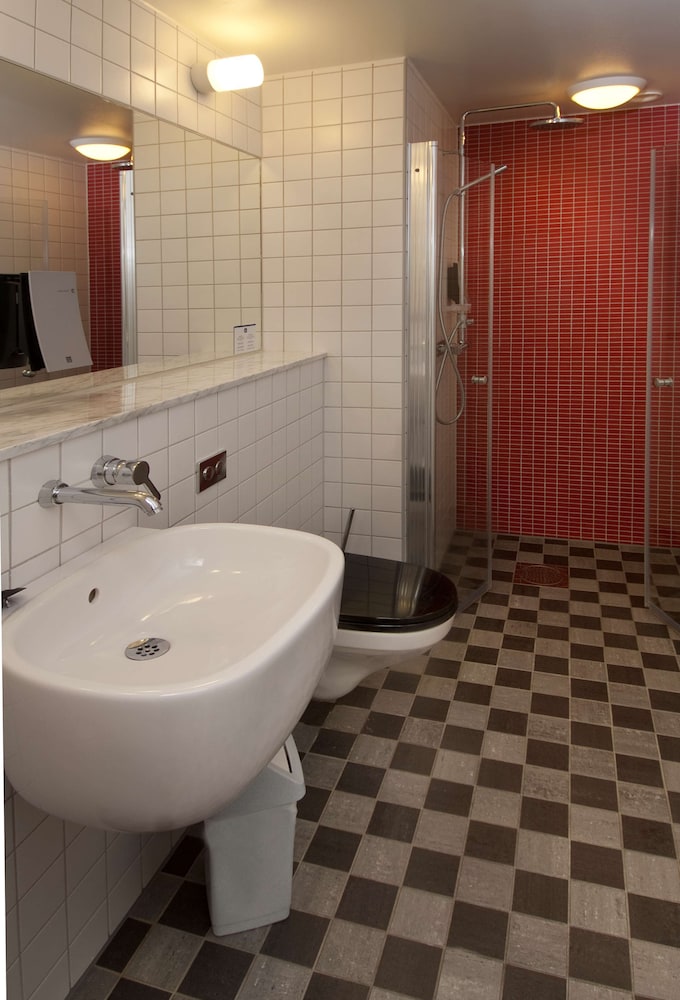 Standard Room, 2 Twin Beds, Non Smoking - Photo 9