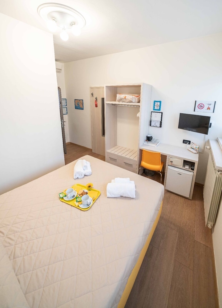 Classic Double Room, 1 Queen Bed - Photo 5