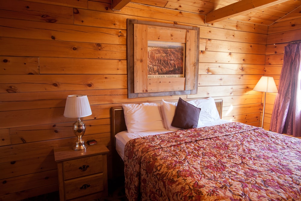 Standard Cabin, 1 King Bed photo 1