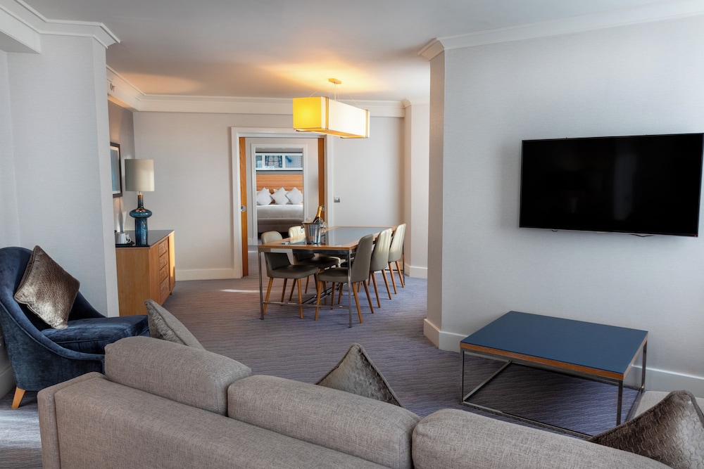Suite - Photo 3