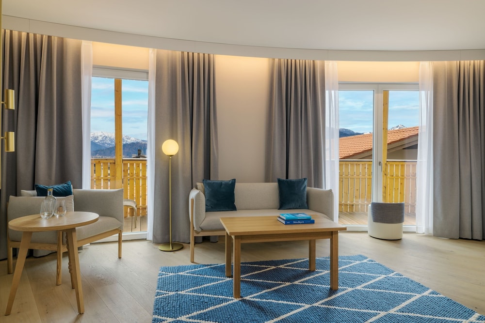 Suite, 1 Bedroom, Lake View - Photo 3