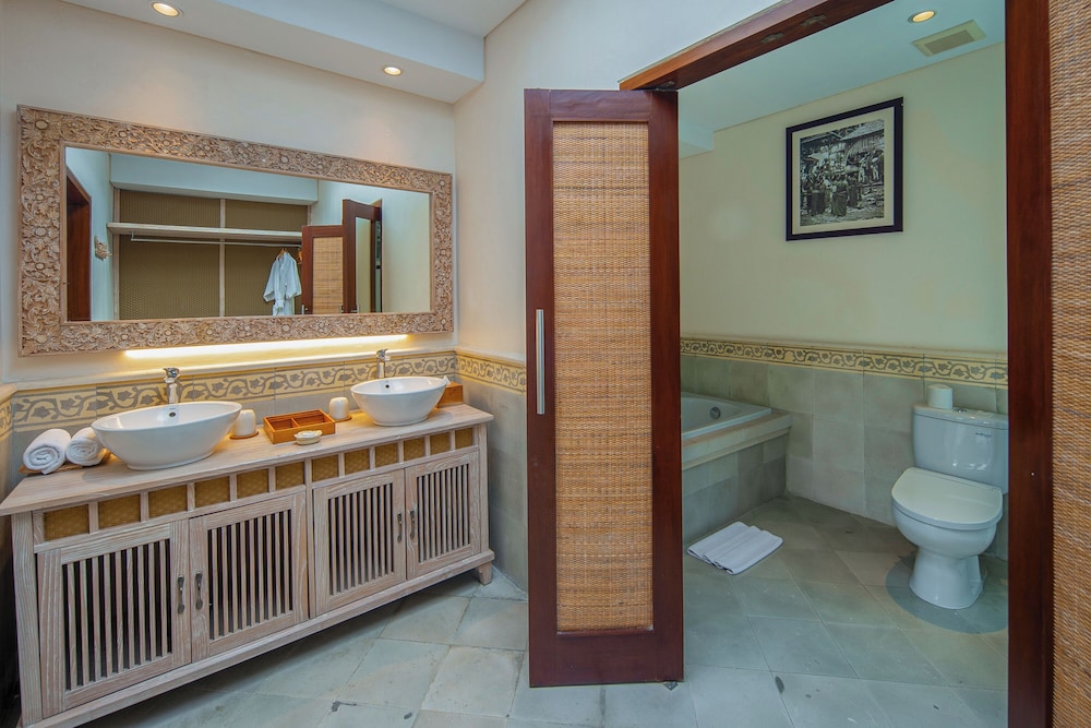 2-Bedroom Royal Sky Villa thumbnail 5