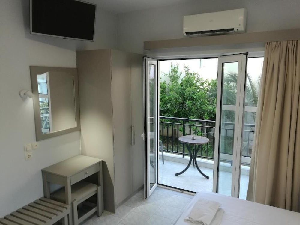 Basic Triple Room, Balcony (For 3) photo 3