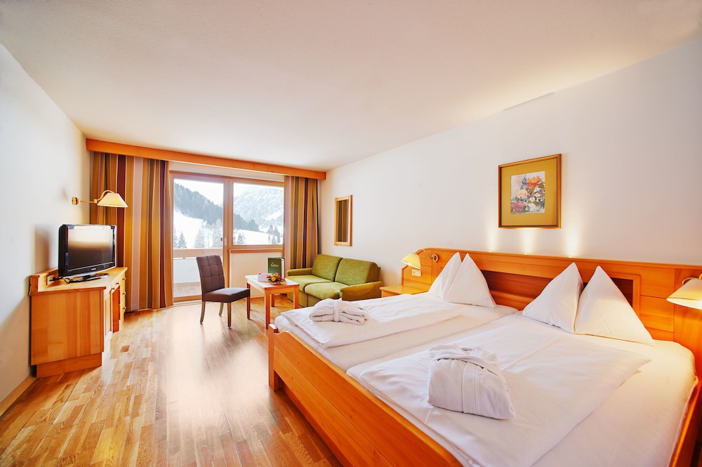 Family Suite, 2 Bedrooms, Balcony, Mountain View