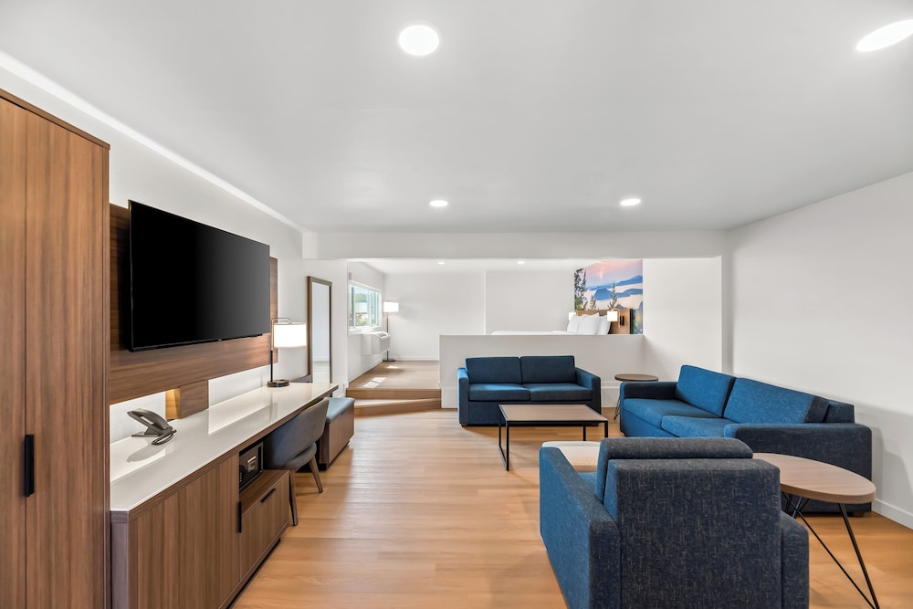 Suite, Multiple Beds, Non Smoking (Efficiency) photo 3