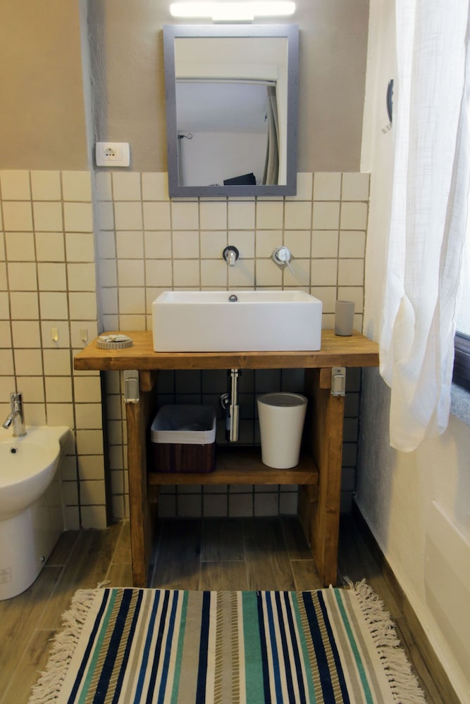 Comfort Room photo 2