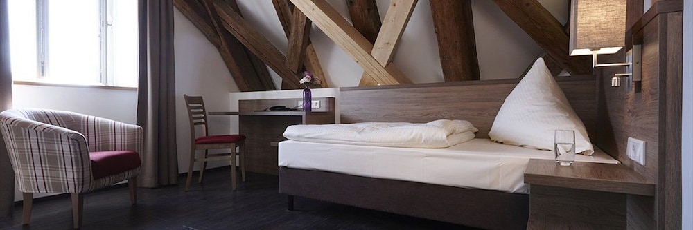 Basic Single Room, 1 Twin Bed, City View photo 2