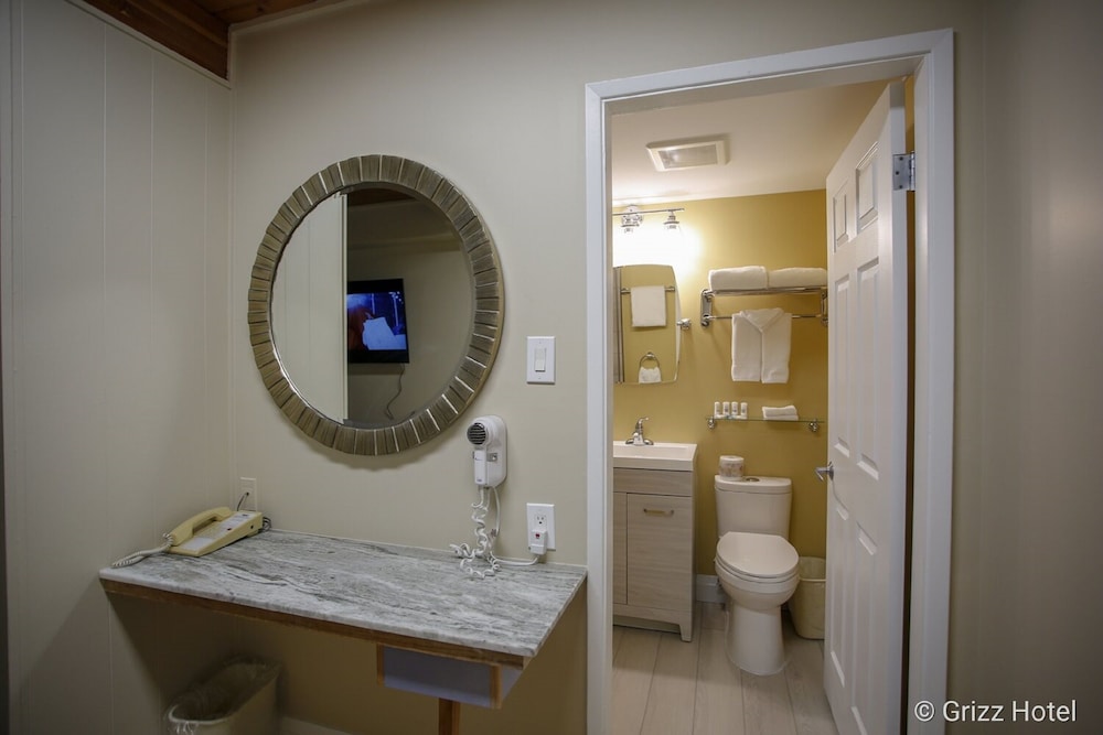 Room, 2 Queen Beds, Ground Floor (Susceptible to noise) photo 3