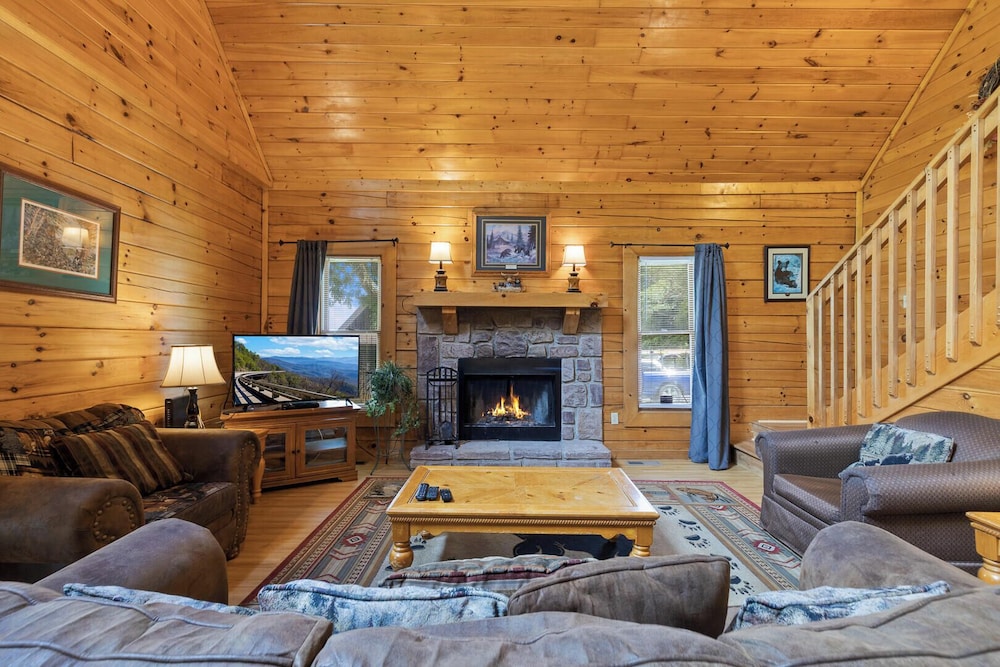 House, Multiple Beds, Hot Tub, Garden View (Three Bears)