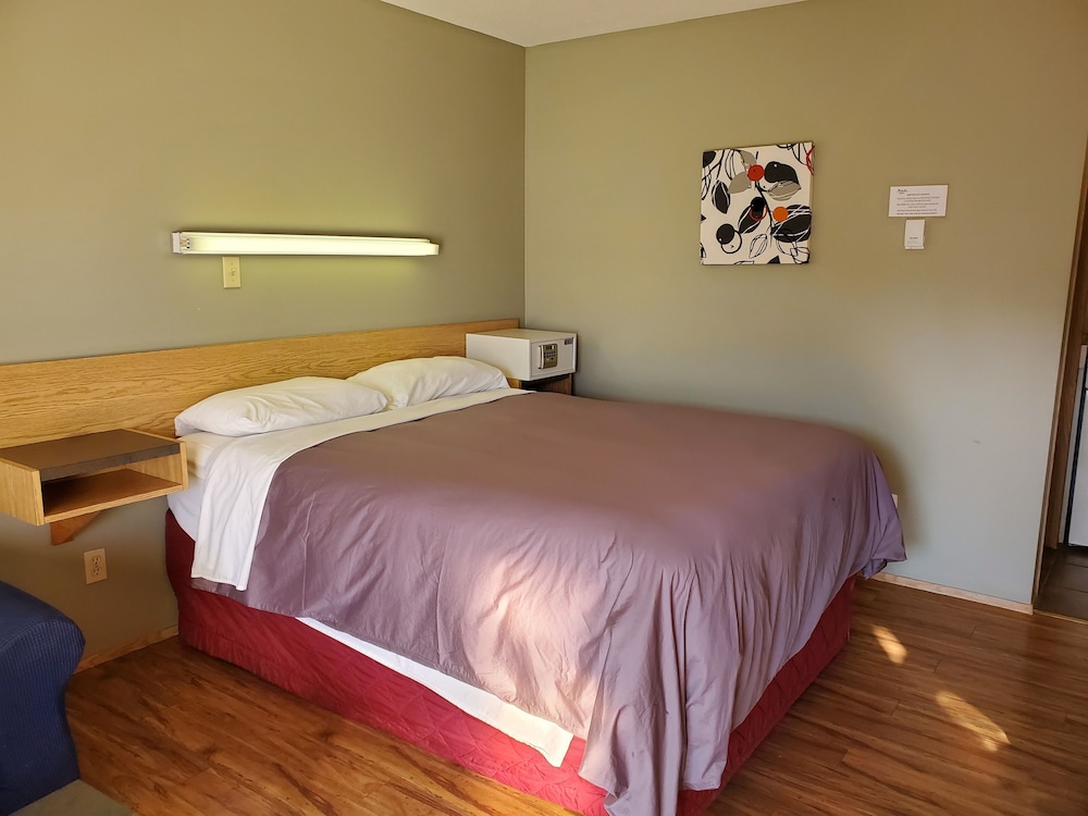 Single Room, 1 Queen Bed photo 2