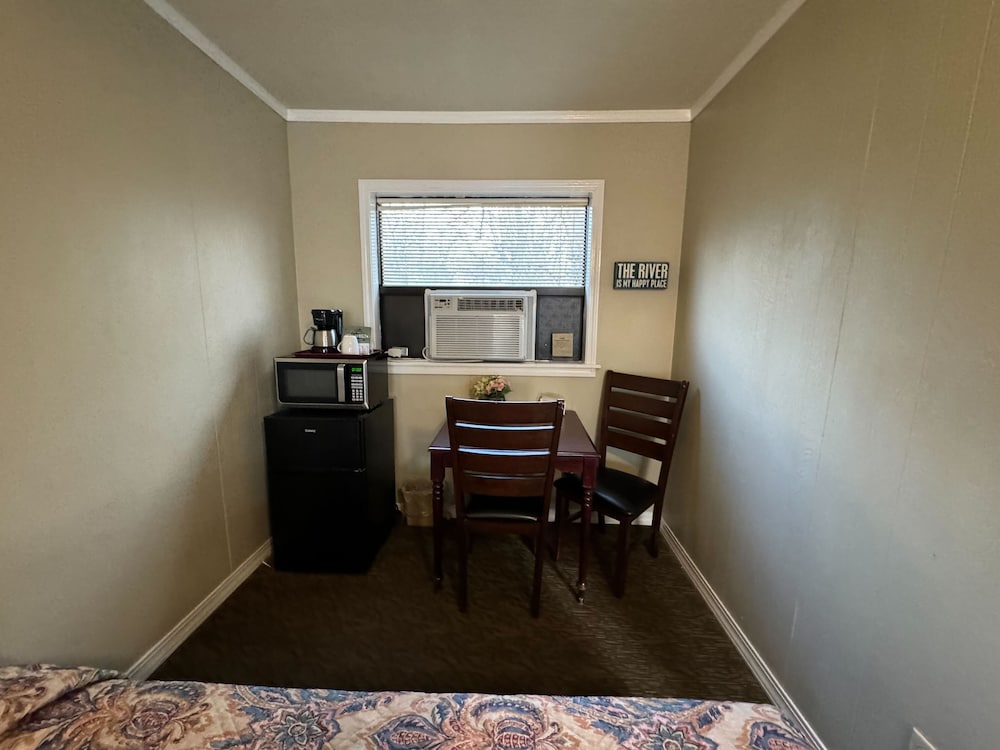 Basic Room, 2 Double Beds, Non Smoking - Photo 3