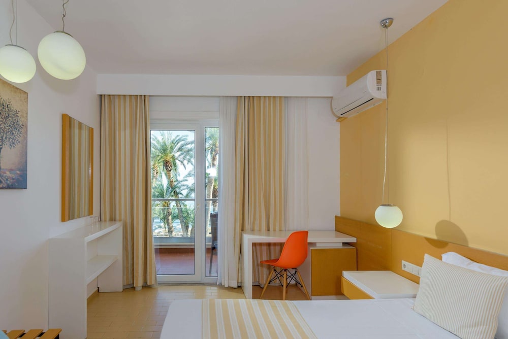 Double Room Sea View thumbnail 6