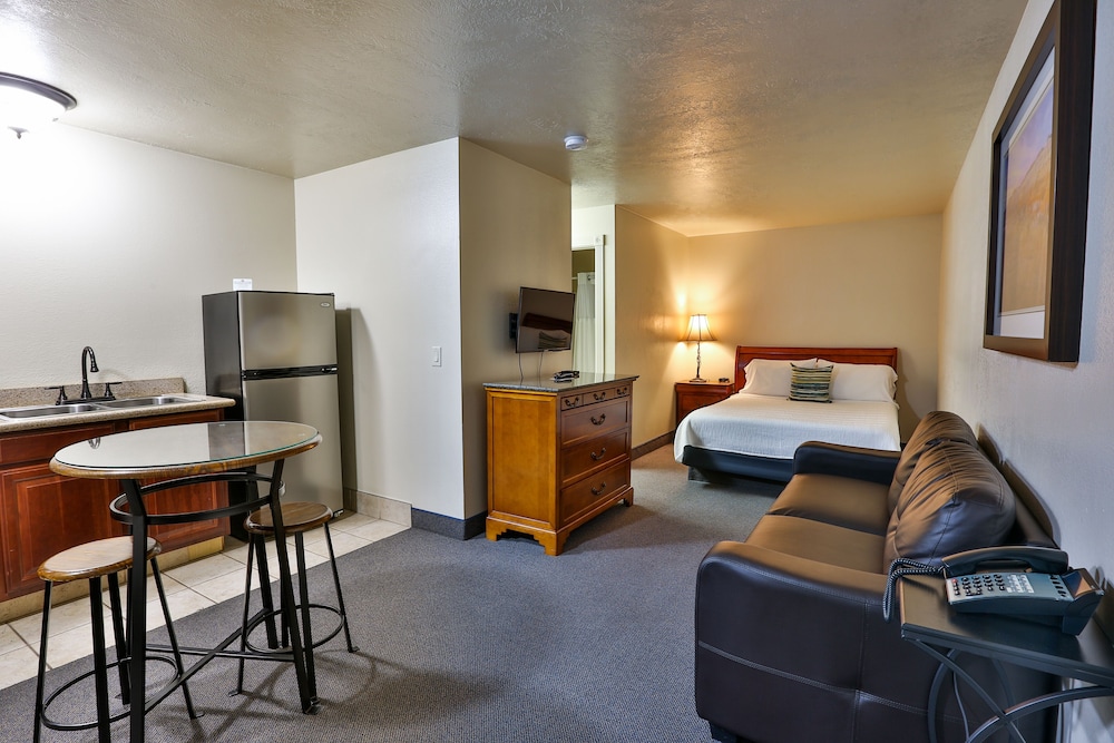 Studio Queen Suite photo 1