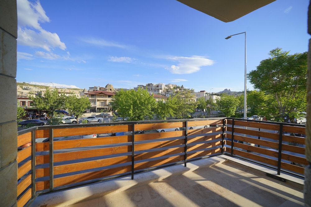 Deluxe Triple Room With Balcony (Ballons View) photo 2