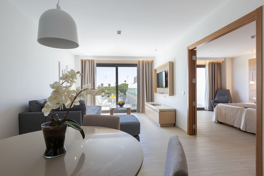Suite, 1 Bedroom, Balcony (3 Adultos + 1 Child)