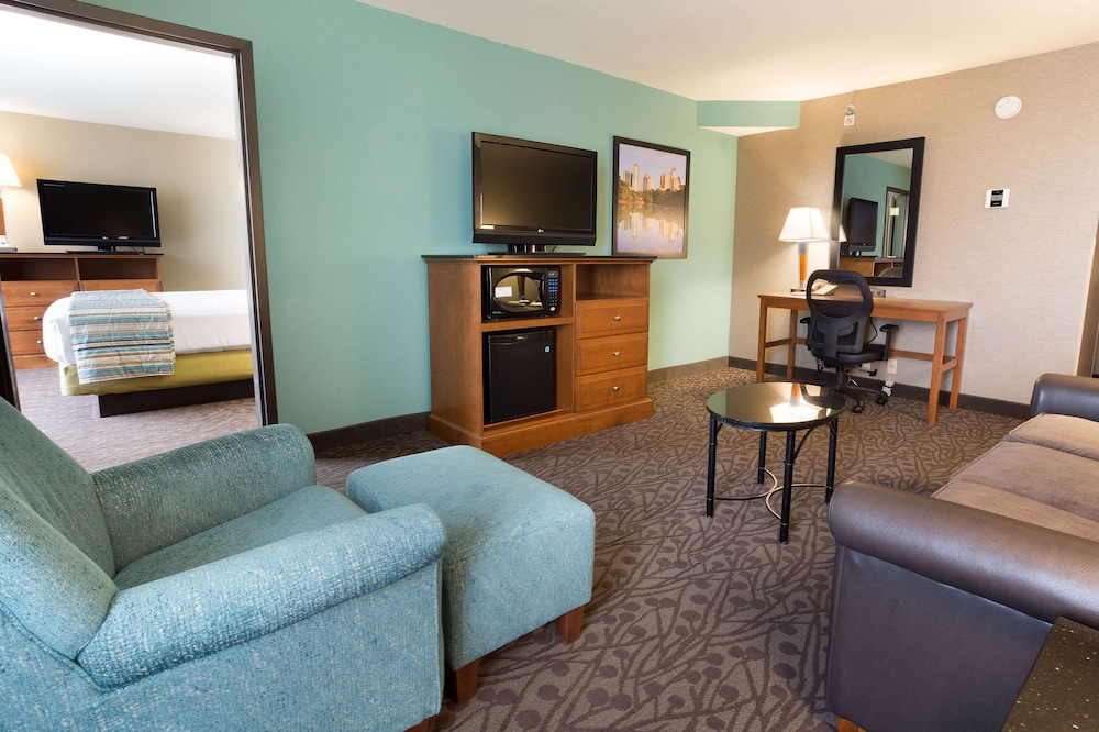 Suite, 1 King Bed with Sofa bed, Refrigerator & Microwave (Upper Floor, 2 Rooms, Sofabed)