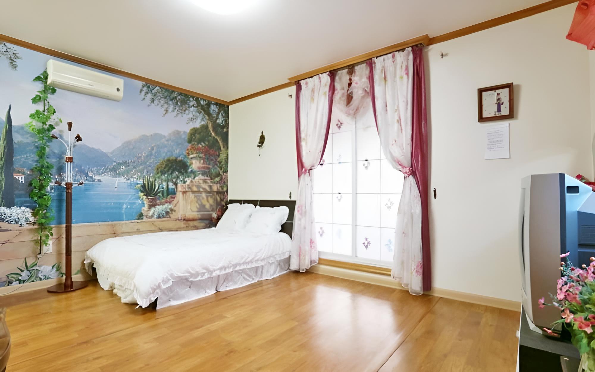 Room (Mountain view) photo 1