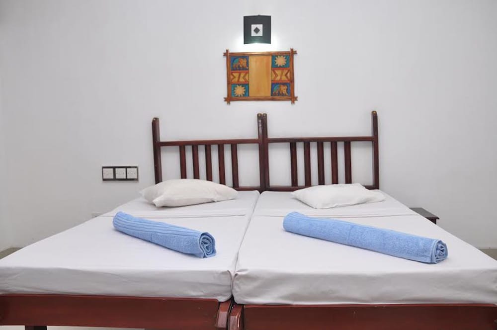 Deluxe Twin Room, 1 Queen Bed, Non Smoking, City View photo 3
