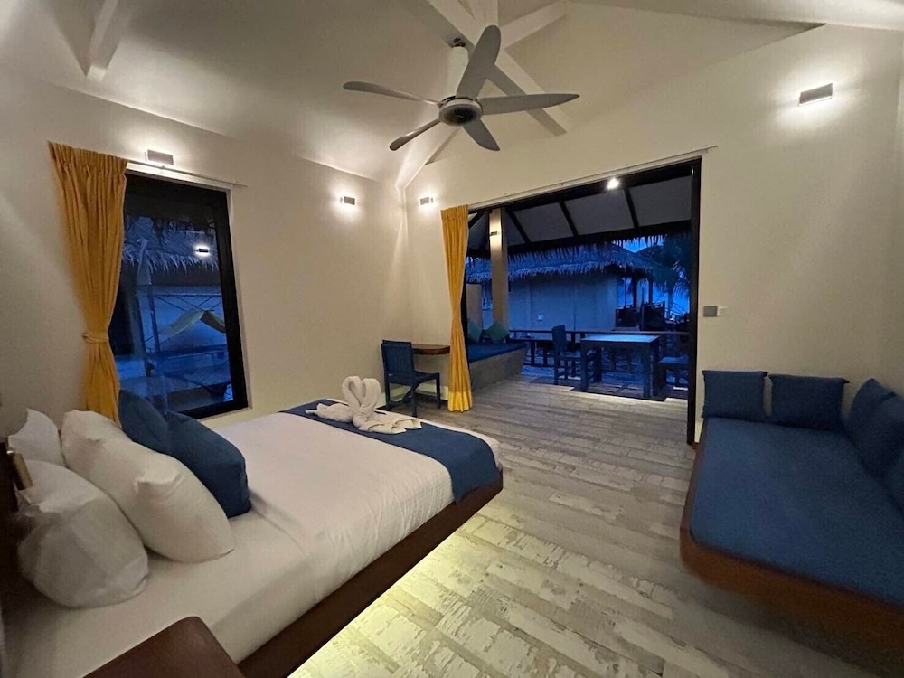 Deluxe Triple Villa with Sea View - Photo 3