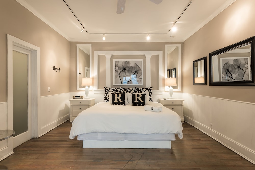 Superior Room, 1 King Bed, Patio, Ground Floor (Room 10)