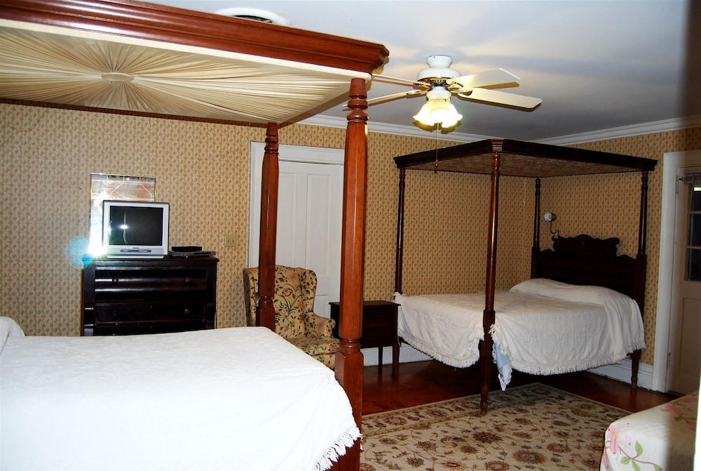 Signature Double Room, Multiple Beds (Green) photo 1