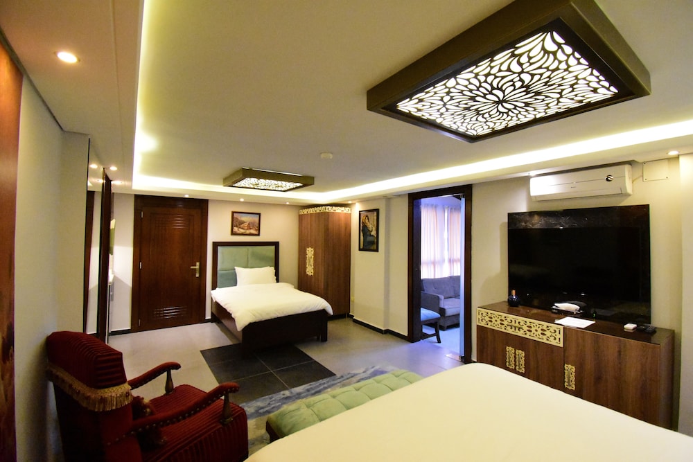 Suite, Connecting Rooms (3 Rooms) photo 1