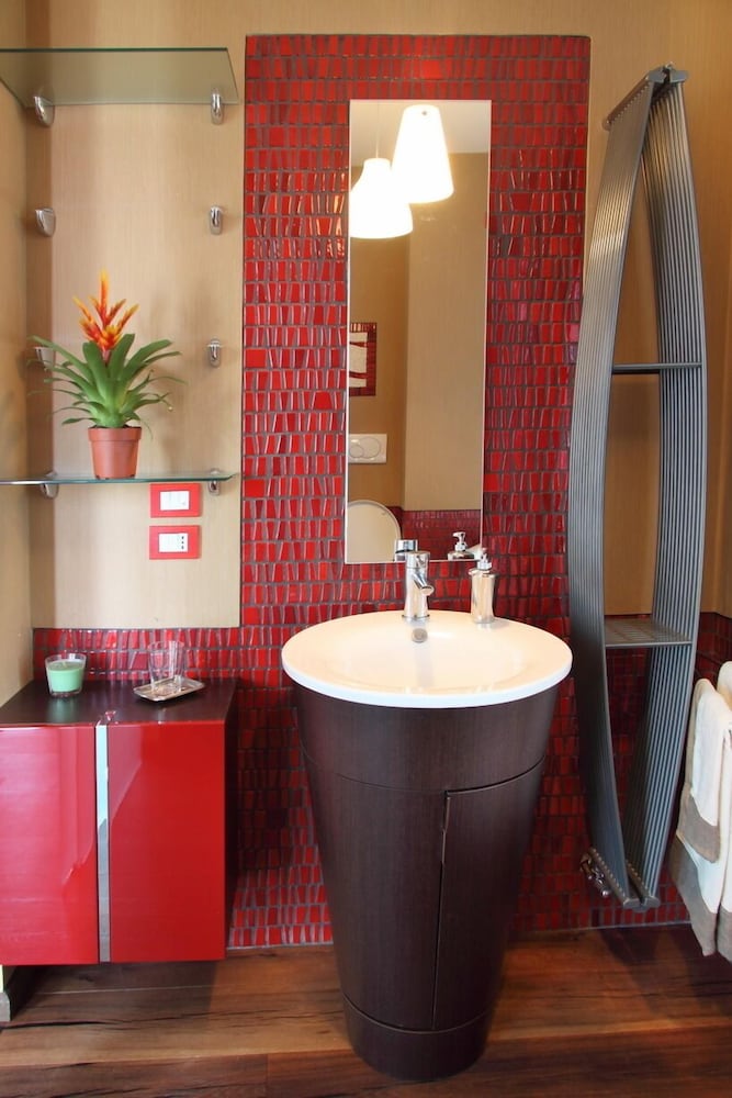 Deluxe Double Room, 1 King Bed, Jetted Tub, Sea View photo 3