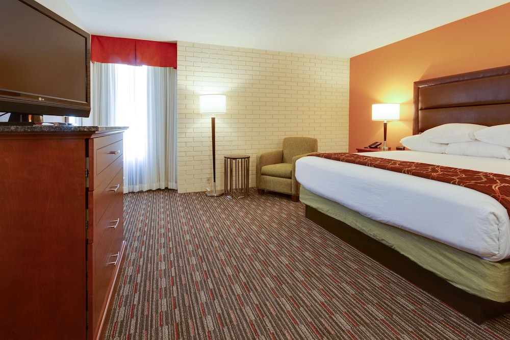 Suite, 1 King Bed with Sofa bed, Refrigerator & Microwave (Oversized Room, Upper Floor) photo 2