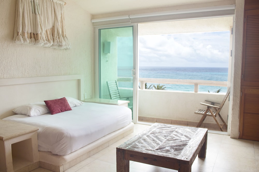 3811: Family Loft, 2 Double Beds, Sea View, Beachfront